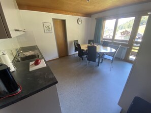 Oven, dishwasher, high chair - Nice apartment for 5 guests with WIFI, TV and balcony (Tamatten)