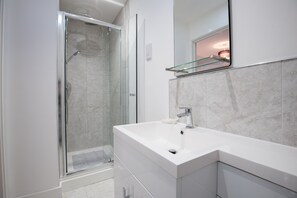 Apartment, 2 Bedrooms | Bathroom sink - 6 The Grange (Durham)