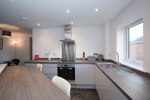 Apartment, 2 Bedrooms | Private kitchen | Full-sized fridge, oven, stovetop, electric kettle - 6 The Grange (Durham)