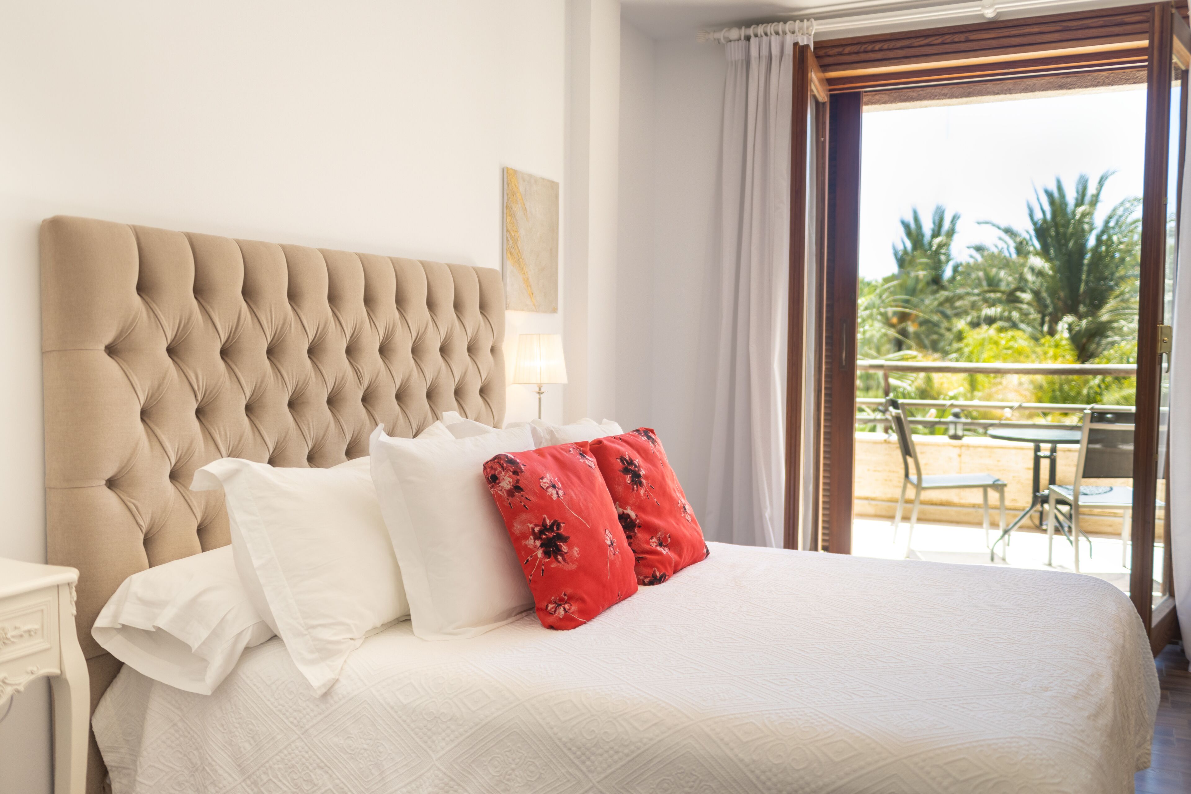 Dobbeltrom – standard (Mollar) | Sengetøy av topp kvalitet, memory foam-senger og individuelt dekorert