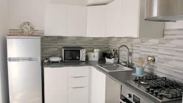 Four à micro-ondes, un four, surface de cuisson, grille-pain