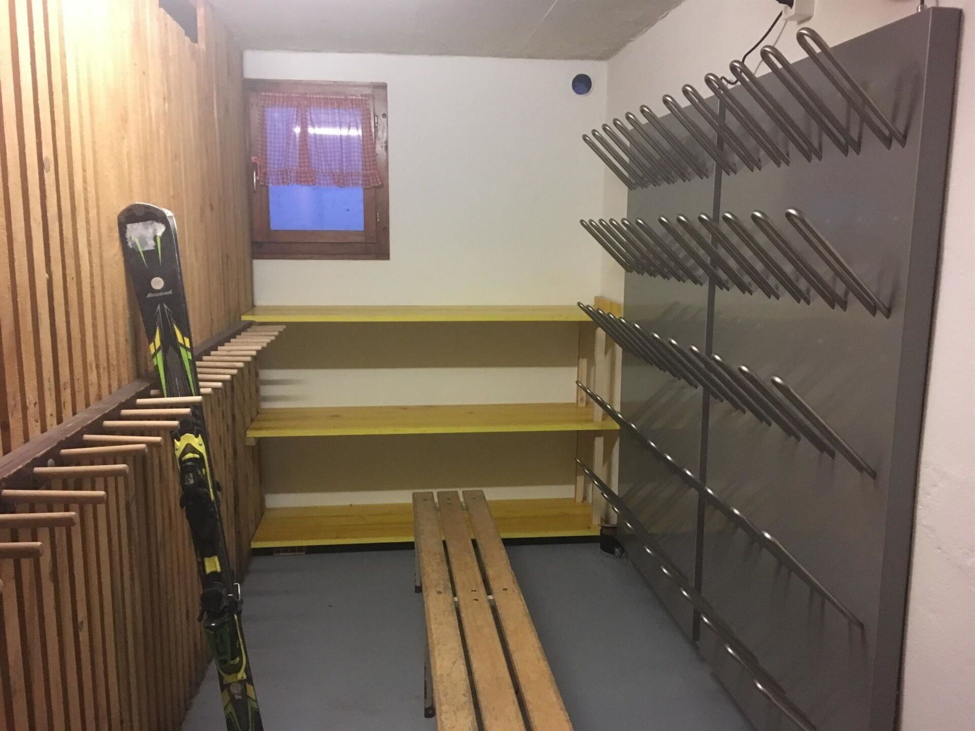 Gebäude, Interior Design, Die Architektur, Holz, Fussboden, Regale, Wand, Flooring, Stuhl, Hartholz