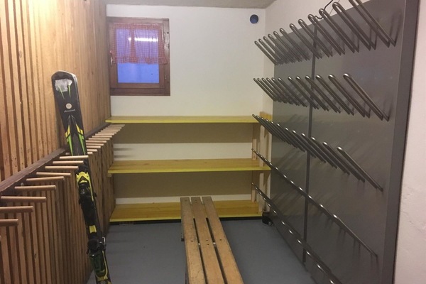 Gebäude, Interior Design, Die Architektur, Holz, Fussboden, Regale, Wand, Flooring, Stuhl, Hartholz