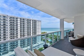 Outdoor dining - Luxurious 3/3 Ocean View Condo 1107 - Located at 1 Hotel & Homes South Beach (Miami Beach)