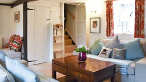 Unclassified image, 4 of 23, button - 3 bedroom accommodation in Farnham, near Blandford Forum (Farnham, near Blandford Forum)