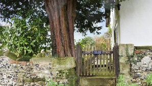 Unclassified image, 3 of 23, button - 3 bedroom accommodation in Farnham, near Blandford Forum (Farnham, near Blandford Forum)
