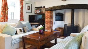 Unclassified image, 2 of 23, button - 3 bedroom accommodation in Farnham, near Blandford Forum (Farnham, near Blandford Forum)