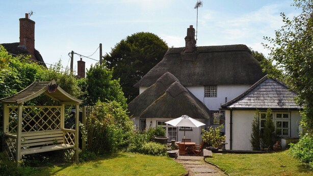 Unclassified image, 1 of 23, button - 3 bedroom accommodation in Farnham, near Blandford Forum (Farnham, near Blandford Forum)