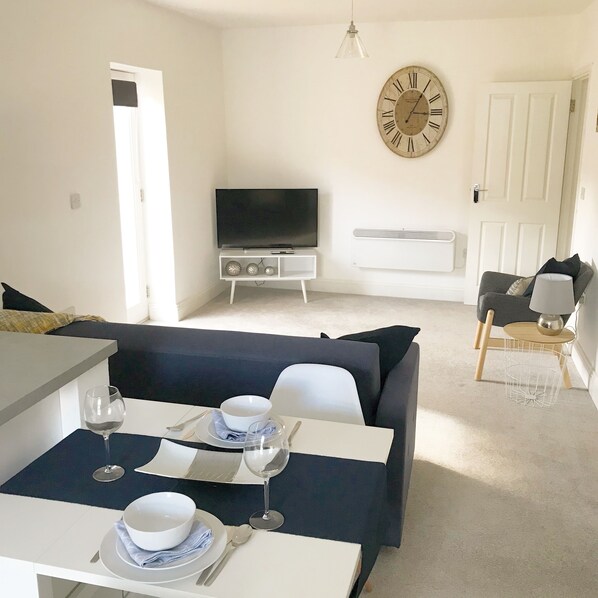 Apartment, 1 Bedroom | Living area