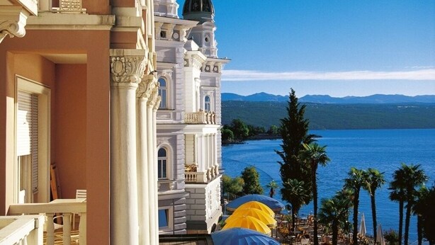 A building with ornate architecture, a balcony, and a view of a body of water and mountains. - Apartment in Opatija with Seaview, Balcony, Air condition, WIFI (4812-2) (Opatija)