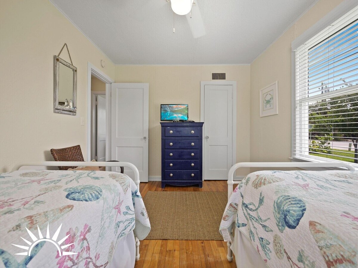 Photo 18 of Dog Friendly bungalow with private fenced pool just one mile from Historic