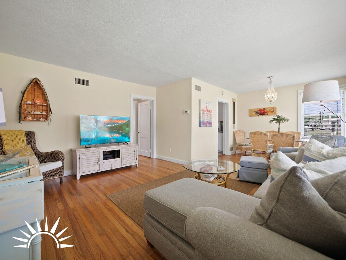 Photo 4 of Dog Friendly bungalow with private fenced pool just one mile from Historic