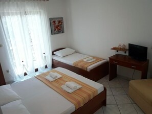 3 bedrooms, free WiFi, bed sheets - Apartment in Sukošan with Terrace, Air condition, WIFI (4813-2) (Sukošan)