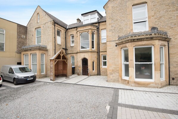 Exterior - 80 Kingsway (Bishop Auckland)