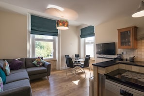 Apartment, 3 Bedrooms | Living room | Flat-screen TV