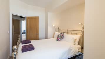 Apartment, 3 Bedrooms | 3 bedrooms, iron/ironing board, free WiFi, bed sheets