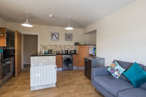 Apartment, 3 Bedrooms | Living room
