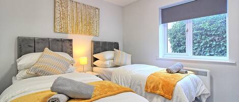 2 chambres, bureau, espace de travail pour ordinateur portable