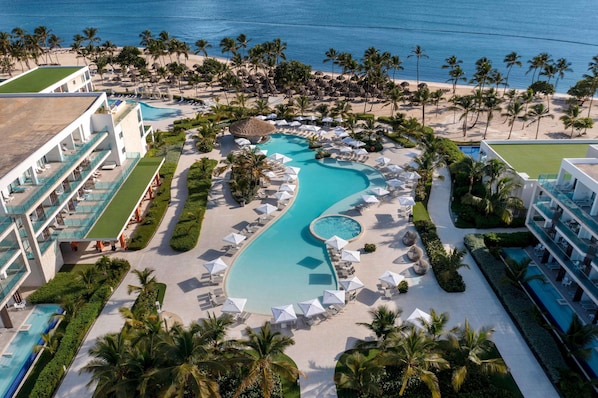 3 outdoor pools, open 8:00 AM to 6:30 PM, pool umbrellas, pool loungers