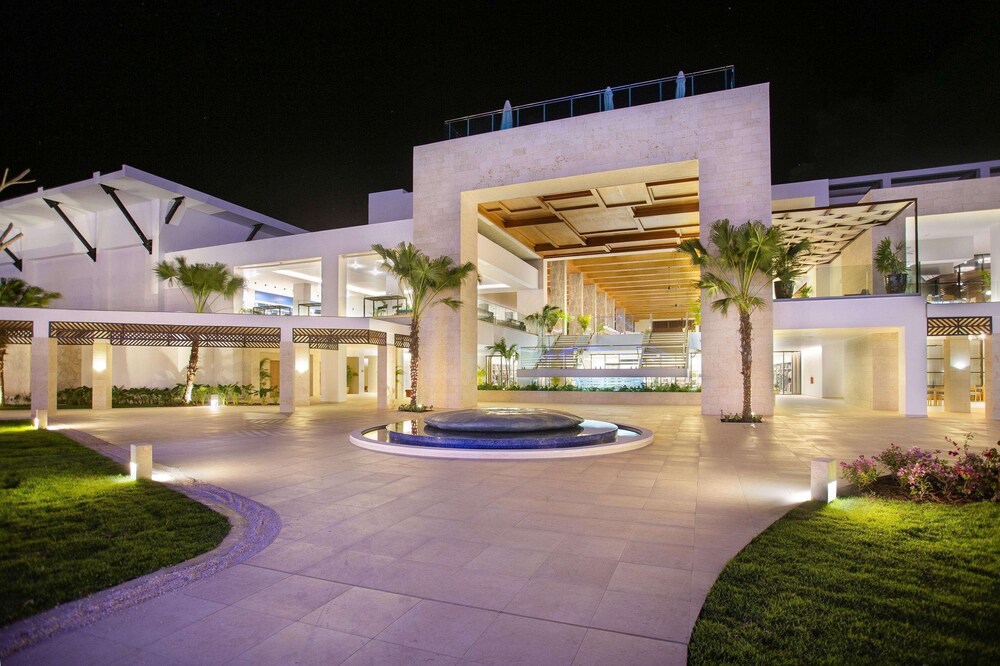 Serenade Punta Cana Beach & Spa Resort - All Inclusive 2