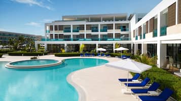 3 outdoor pools, open 8:00 AM to 6:30 PM, pool umbrellas, pool loungers