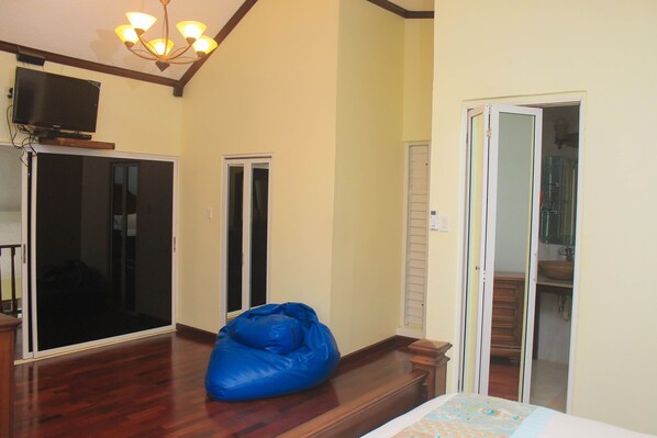 2 chambres, fer et planche Ă repasser, Wi-Fi, draps fournis