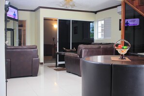 Lobby - Marley Manor (Kingston)
