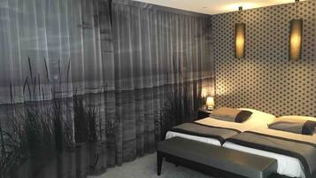 Family Suite, Sea View | In-room safe, laptop workspace, iron/ironing board, free WiFi