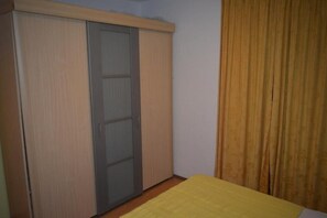 2 bedrooms, free WiFi, bed sheets, wheelchair access