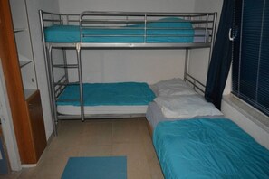 3 bedrooms, free WiFi, bed sheets, wheelchair access