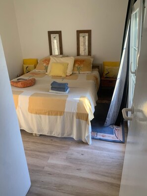 A bedroom with a bed, pillows, a bedside table, and a window. - Apartment in Vrsi with Balcony, Air condition, WIFI (4824-5) (Vrsi)