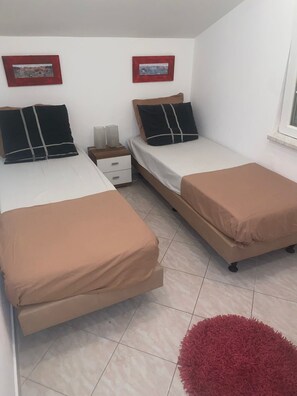 1 bedroom, in-room safe, iron/ironing board, free WiFi
