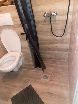 Douche, serviettes fournies