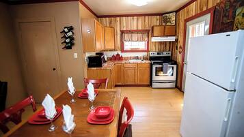 Oven, stovetop, coffee/tea maker, toaster