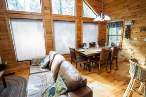 Dining - Bear Necessities - Hochatown/ Broken Bow - 3 bd (Broken Bow)