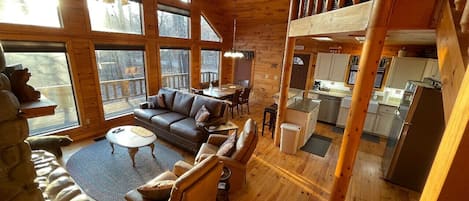 Televisión, chimenea, futbolito