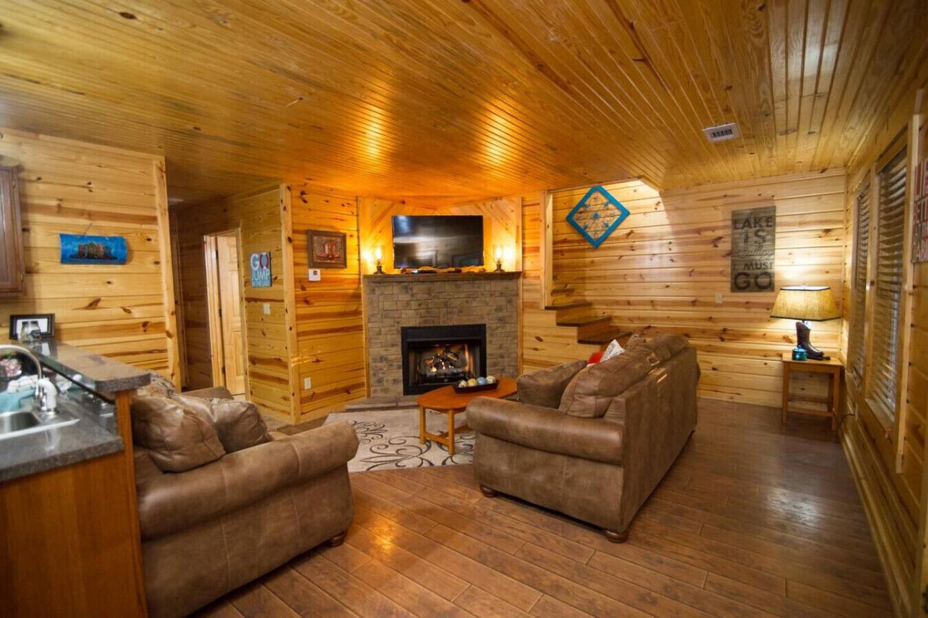 TV, fireplace