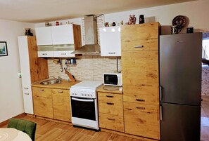 Refrigerador, horno, parrilla de estufa y lavavajillas