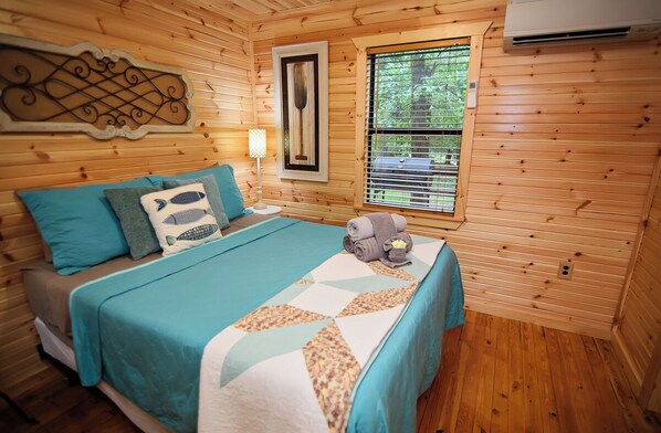 WiFi (無料)、ベッドシーツ