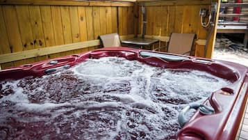 Tina de hidromasaje al aire libre