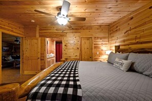 5 bedrooms, desk, free WiFi, bed sheets