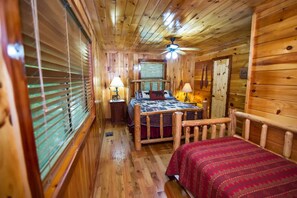 3 bedrooms, desk, free WiFi, bed sheets
