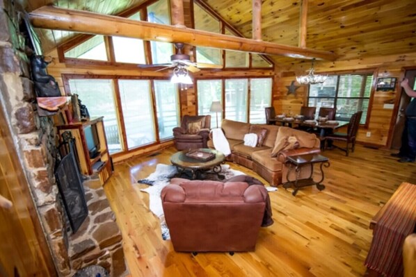 Télévision, cheminée