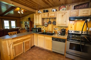 Four, plaque de cuisson, lave-vaisselle, cafetière/bouilloire