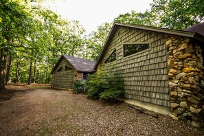 Exterior - Mama Bear- Broken Bow/Hochatown- 1bd (Broken Bow)