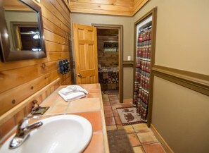 Towels - Mama Bear- Broken Bow/Hochatown- 1bd (Broken Bow)