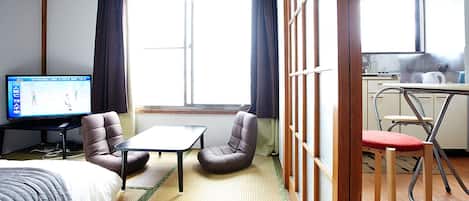 1 slaapkamer, een strijkplank/strijkijzer, wifi, beddengoed