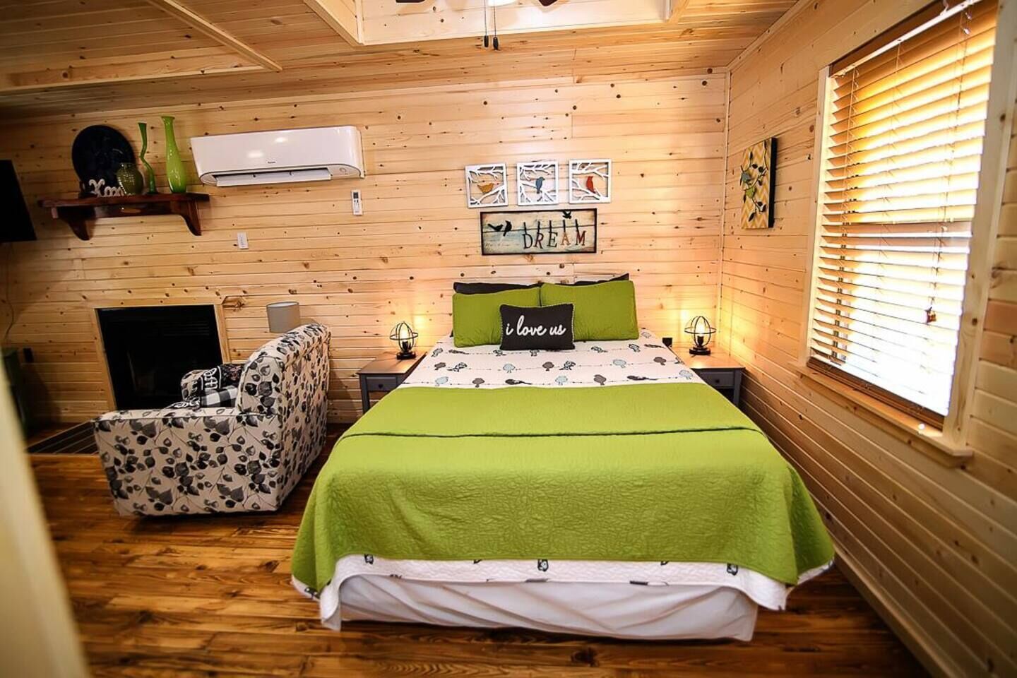 Skrivbord, gratis wi-fi och sängkläder