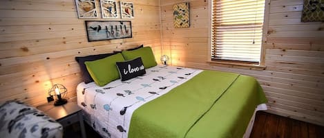 Escritorio, wifi gratis, ropa de cama