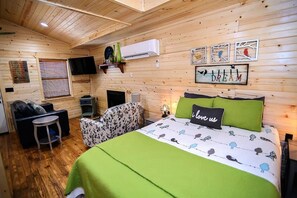 1 bedroom, desk, free WiFi, bed sheets